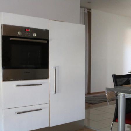 Le Wolf - 1 Chambre Dans Un T3 - 5Mn Tram Du Centre Ville - 15Mn Tram Gare Tgv Mulhouse - Wifi - Parking Extérieur photo
